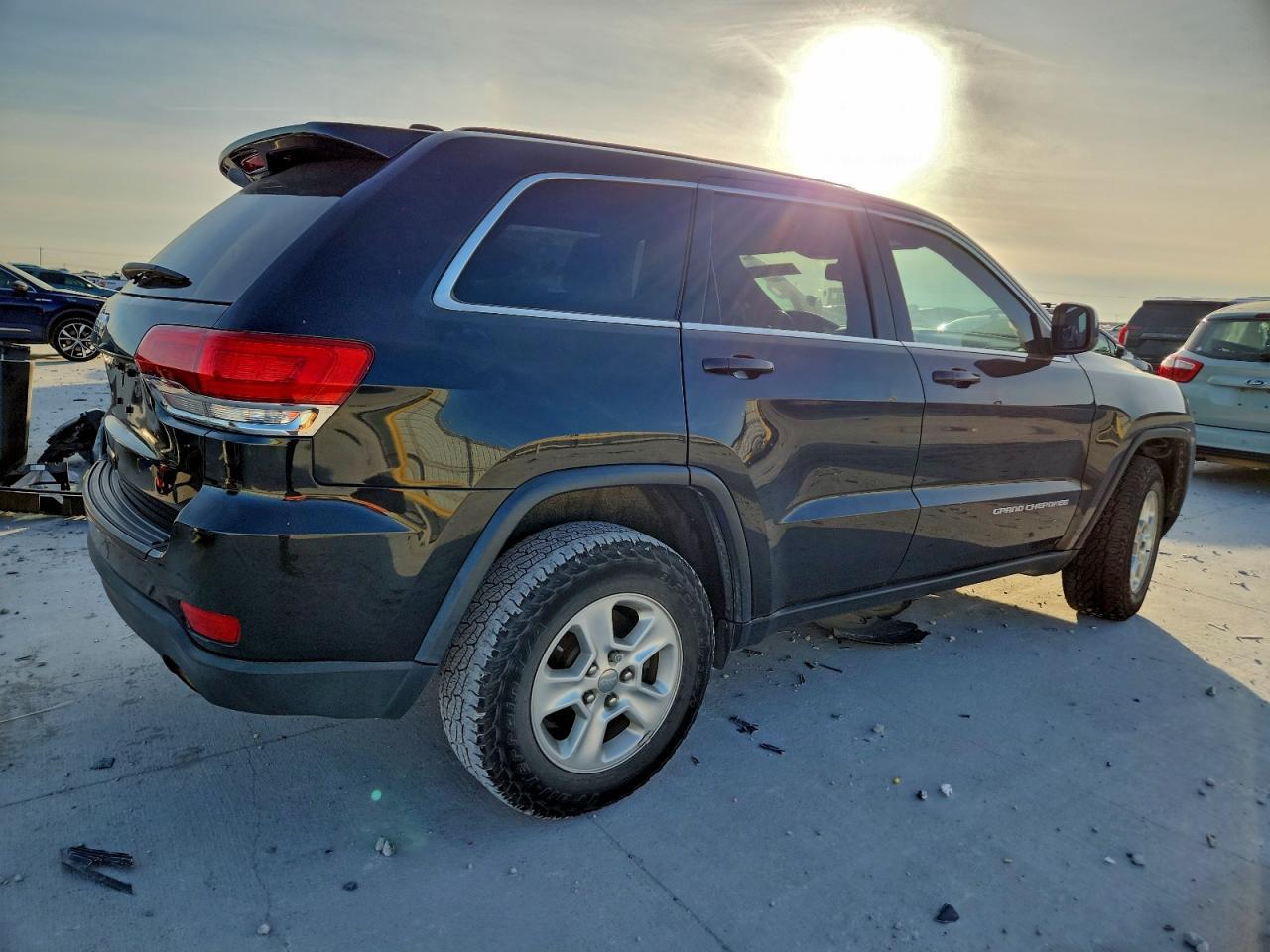 2014 Jeep Grand Cherokee Laredo - Image 3
