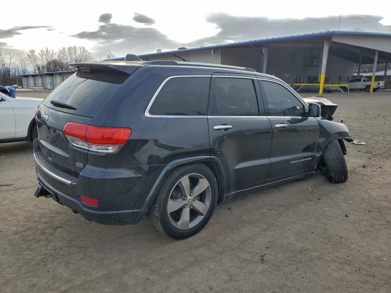 2016 Jeep Grand Cherokee Overland - Image 3