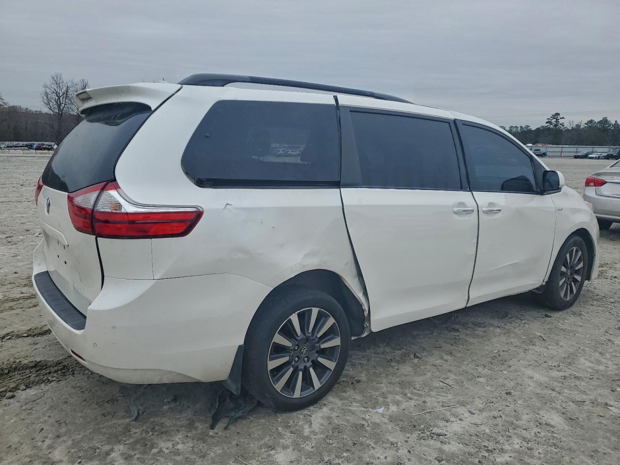 2019 Toyota Sienna Xle - Фото 3