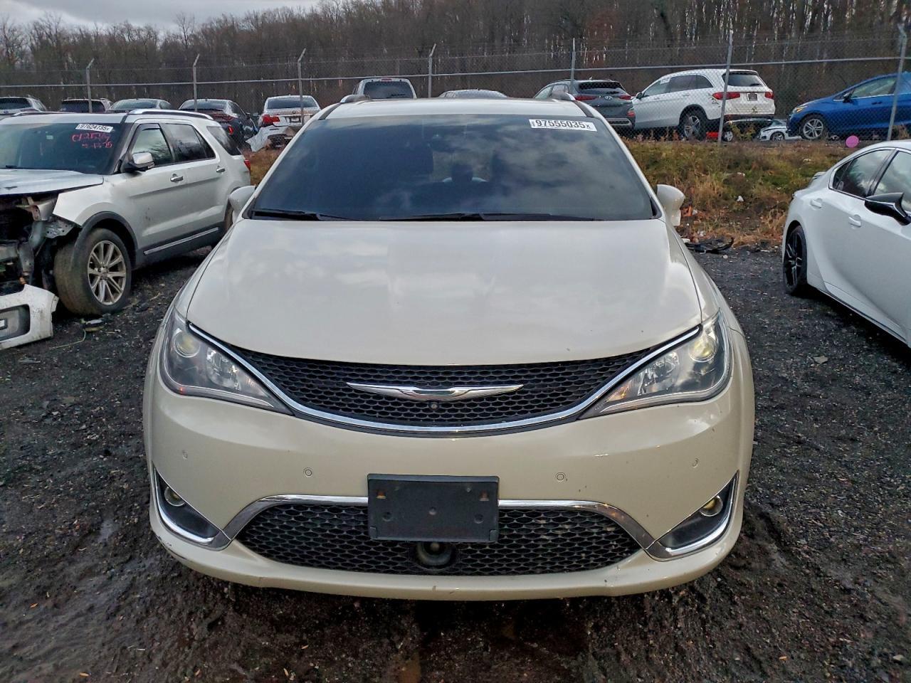 2017 Chrysler Pacifica Touring L Plus - Image 5