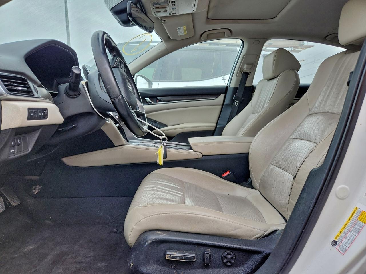 2019 Honda Accord Touring - Image 7