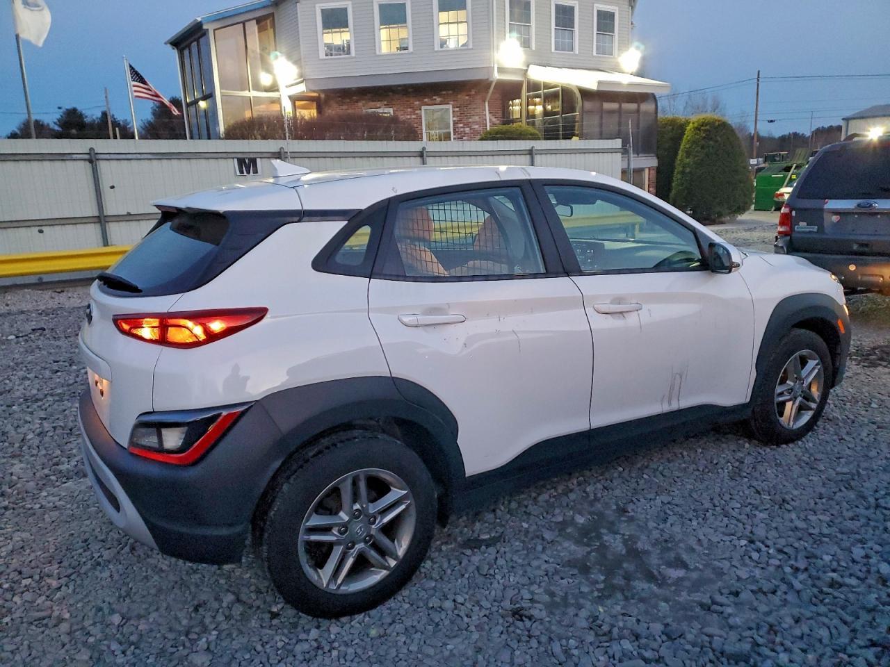 2023 Hyundai Kona Se - Image 3