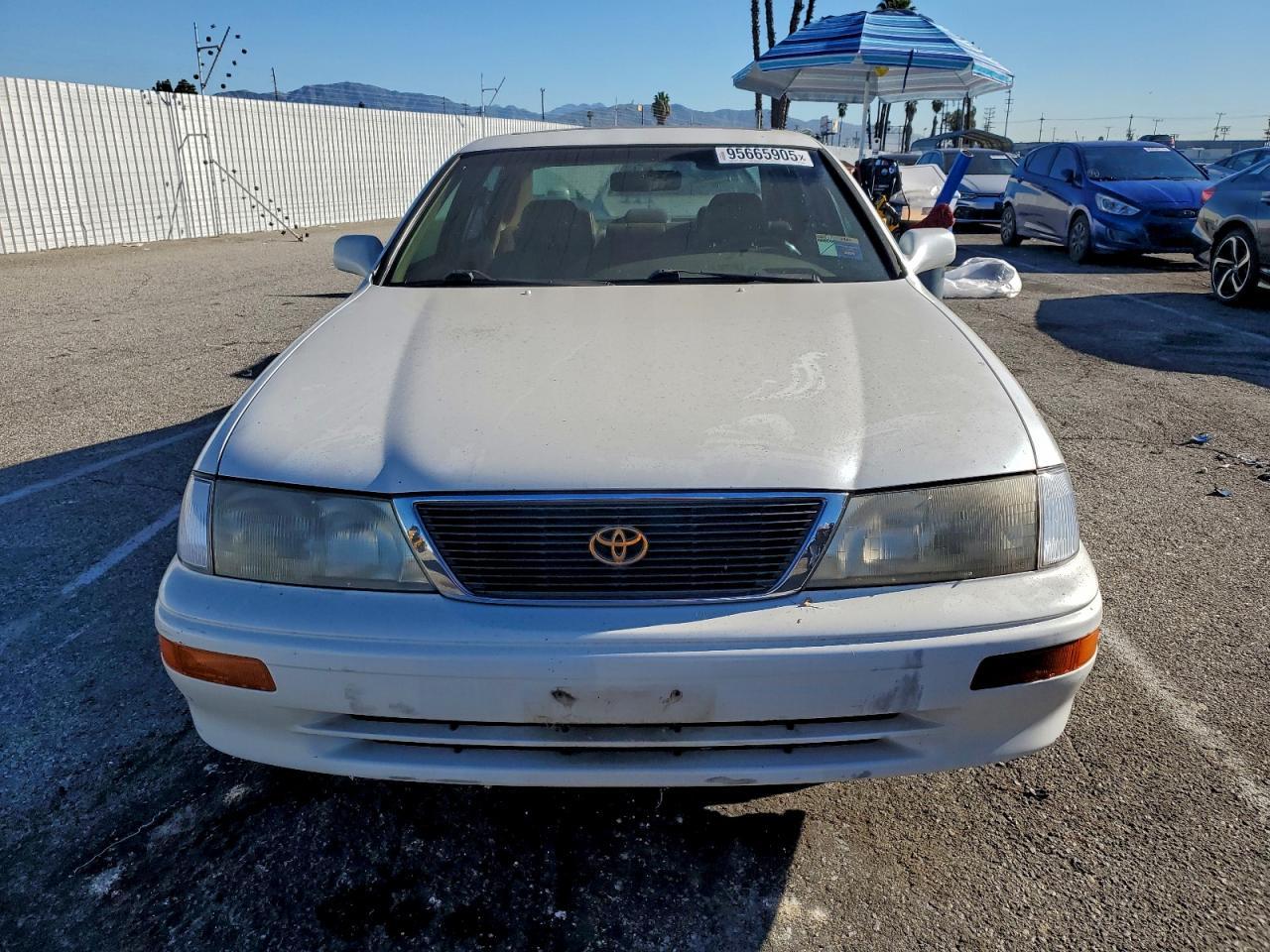 1997 Toyota Avalon - Image 5