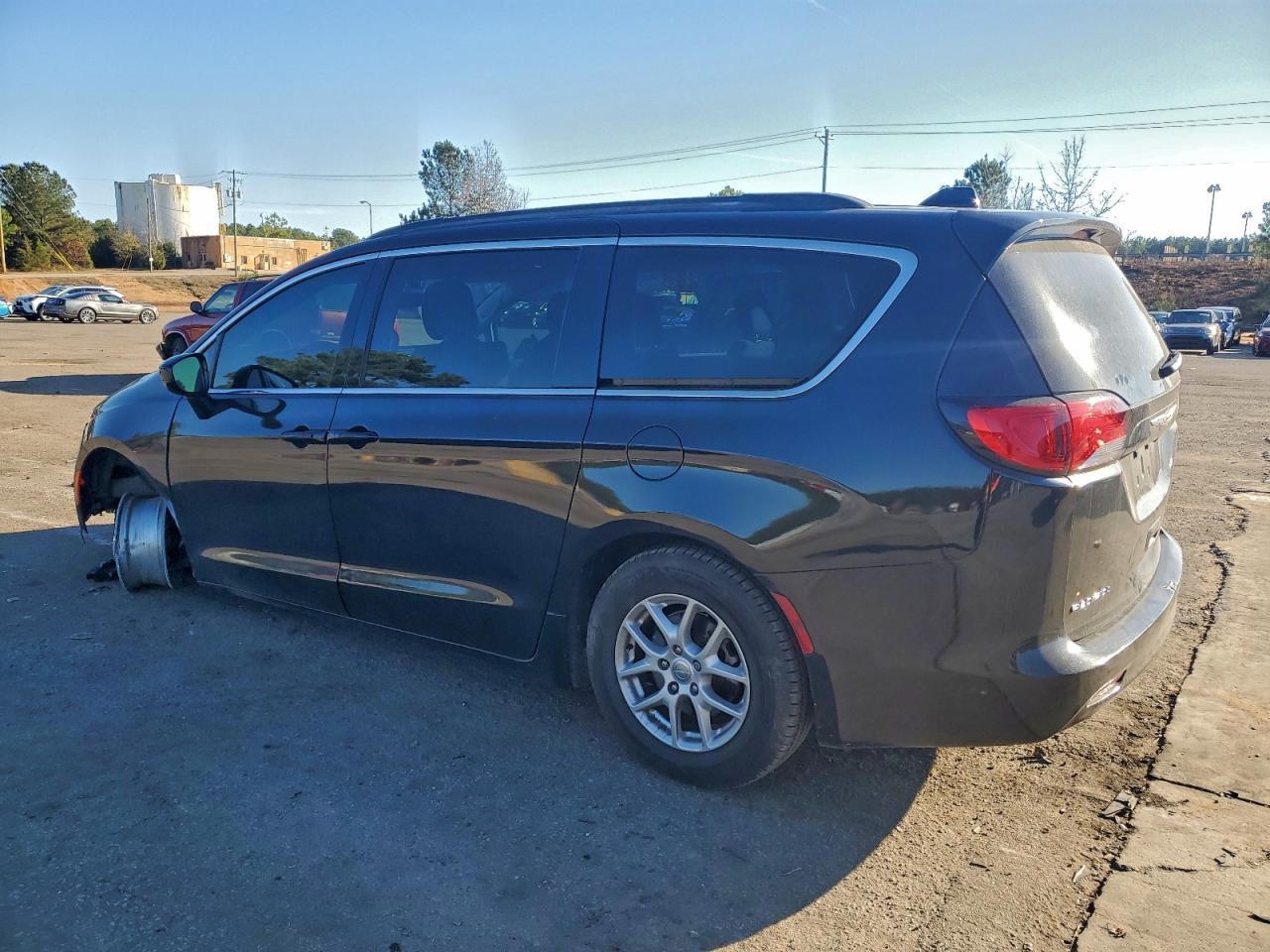 2017 Chrysler Pacifica Touring - Фото 2