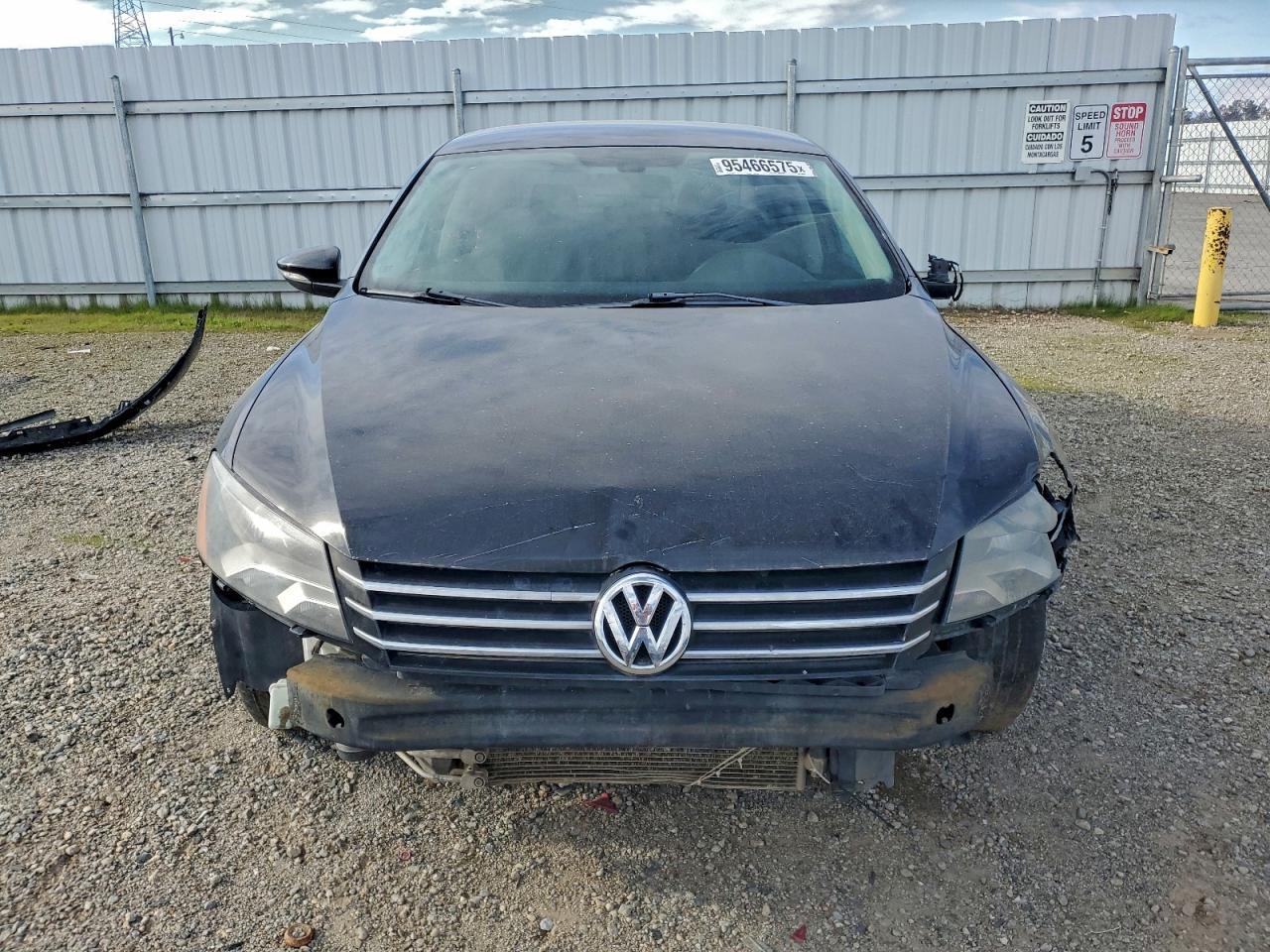 2012 Volkswagen Passat S - Фото 5