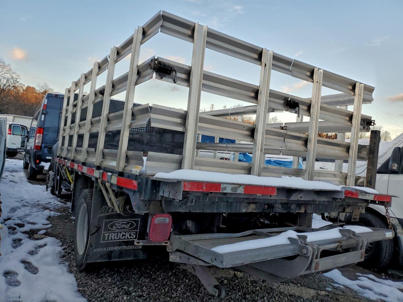 2019 Ford F550 Super Duty Flatbed Truck - Фото 2