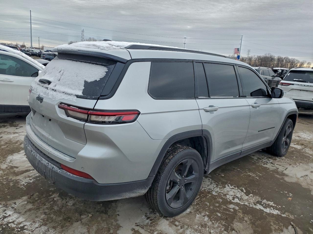 2023 Jeep Grand Cherokee L Laredo - Image 3