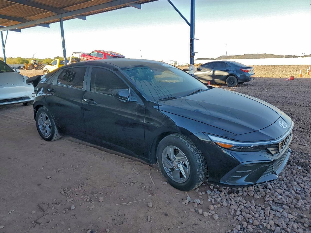 2025 Hyundai Elantra Se - Image 4