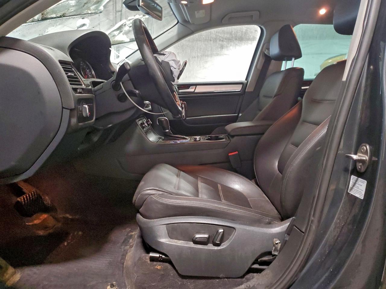 2011 Volkswagen Touareg V6 - Image 7
