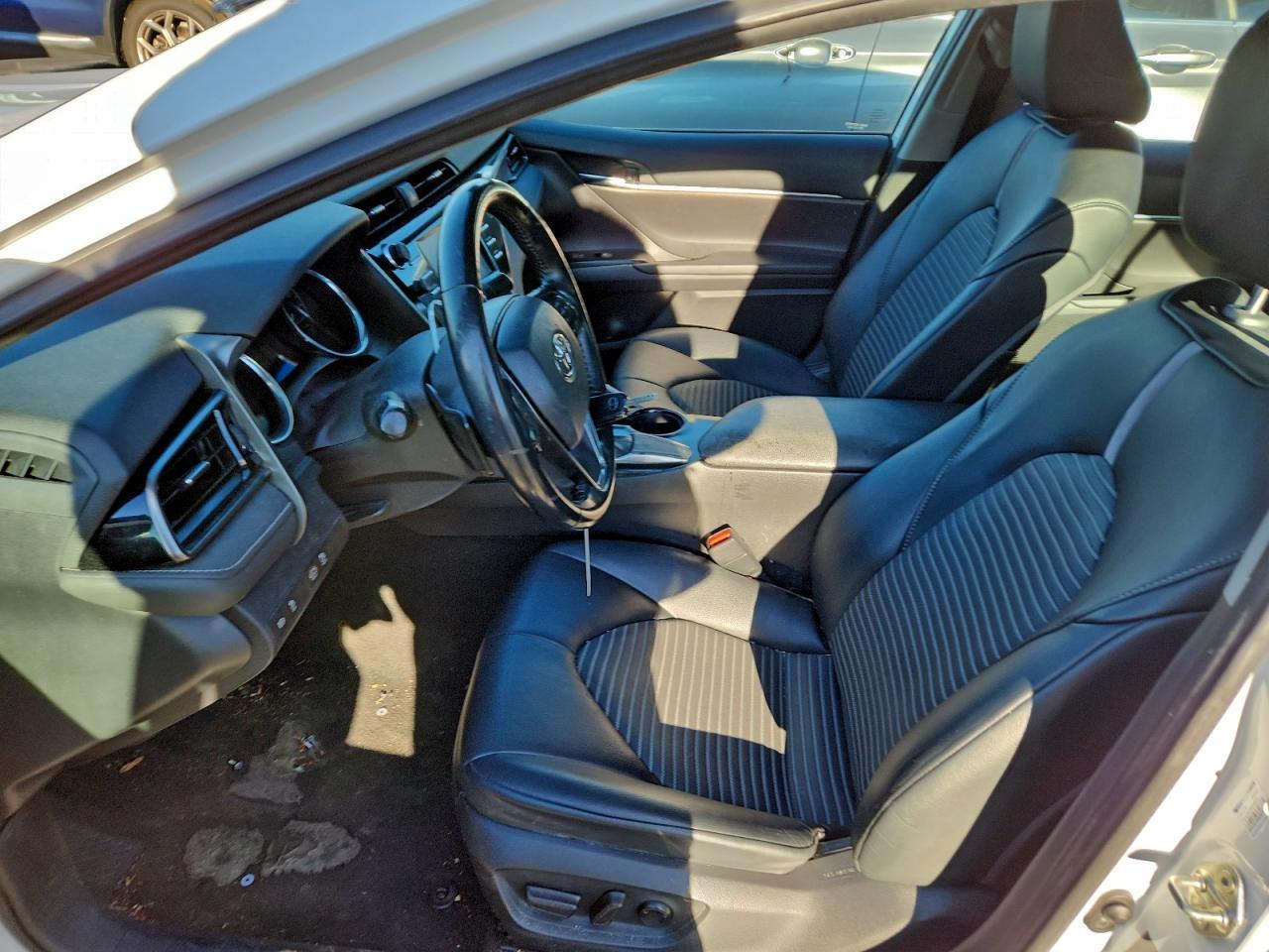 2020 Toyota Camry Se - Фото 7