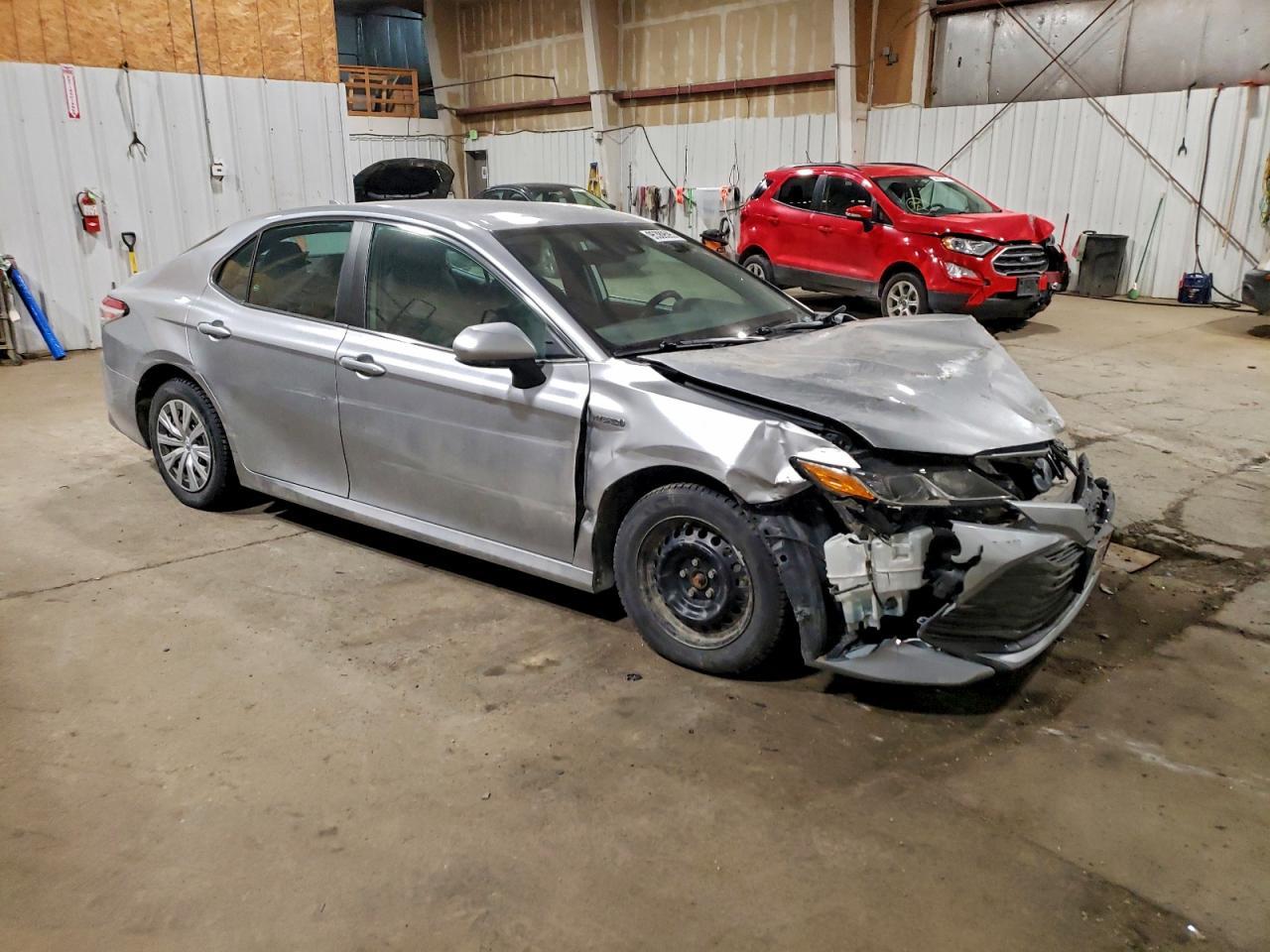 2020 Toyota Camry Le - Фото 4