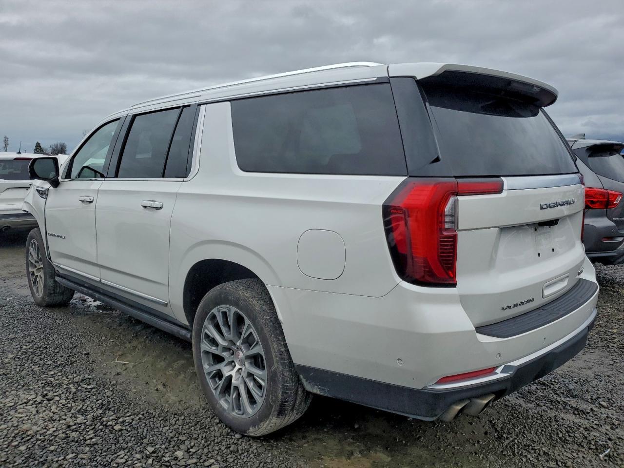2025 GMC Yukon Xl Denali - Image 2