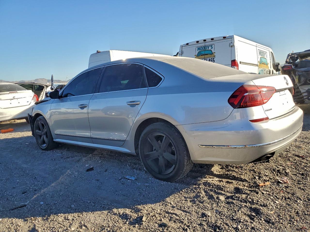 2017 Volkswagen Passat S - Фото 2