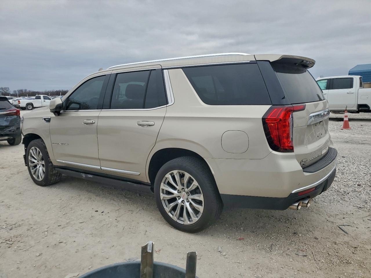 2021 GMC Yukon Denali - Фото 2