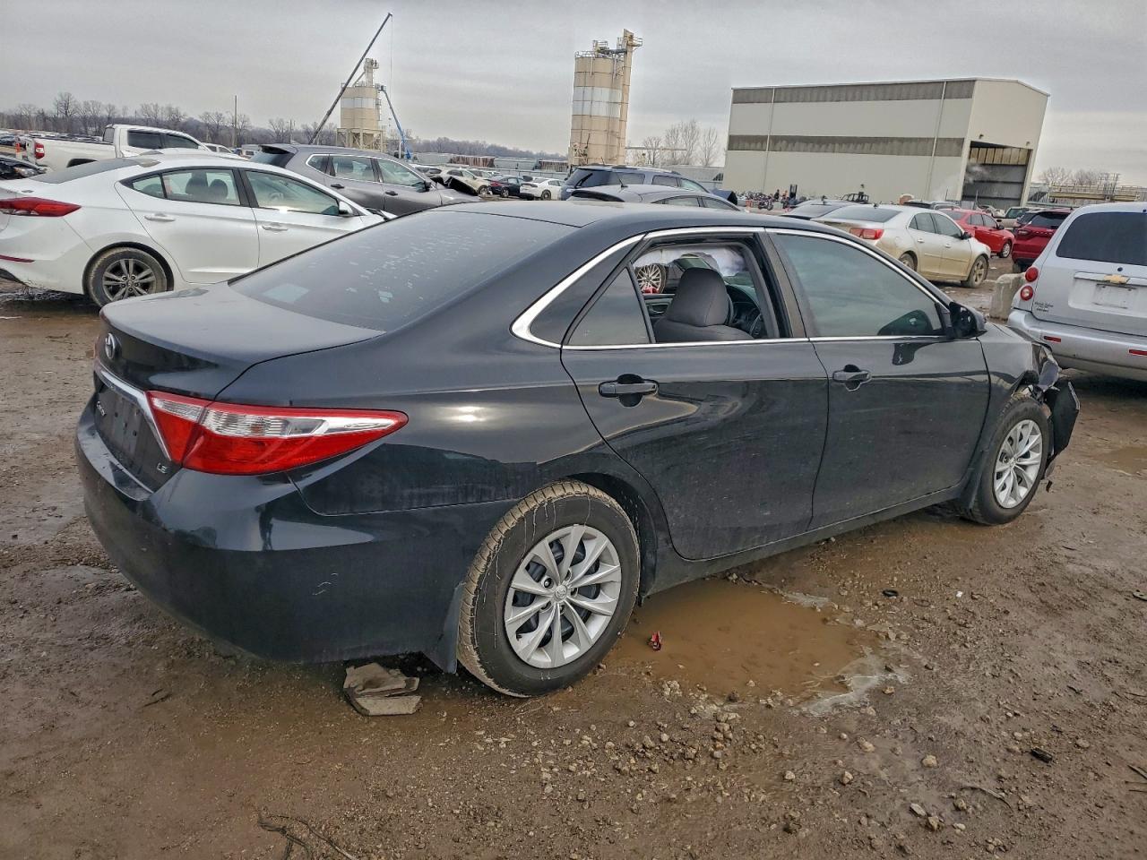 2017 Toyota Camry Le - Фото 3