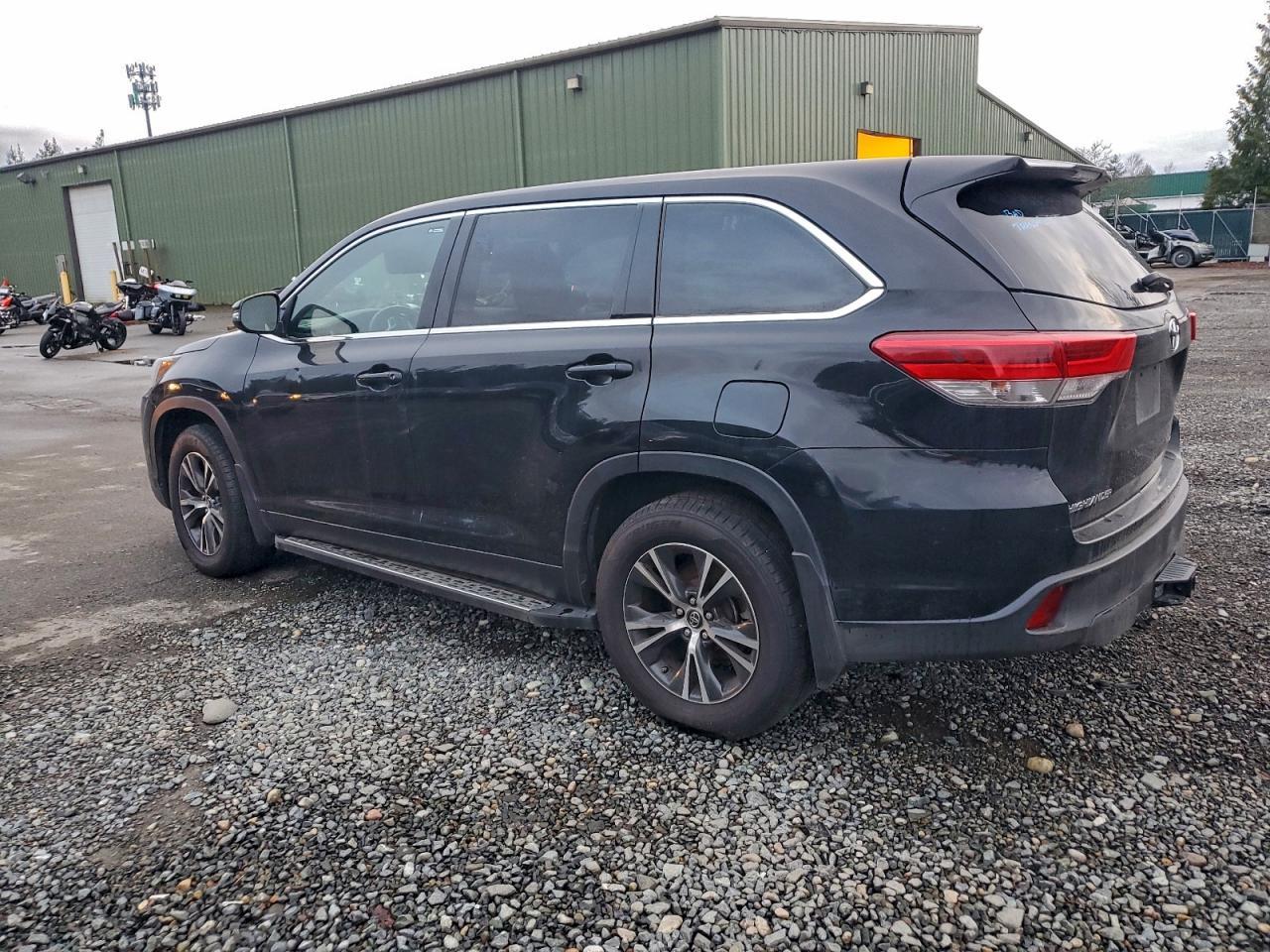 2019 Toyota Highlander Le - Фото 2