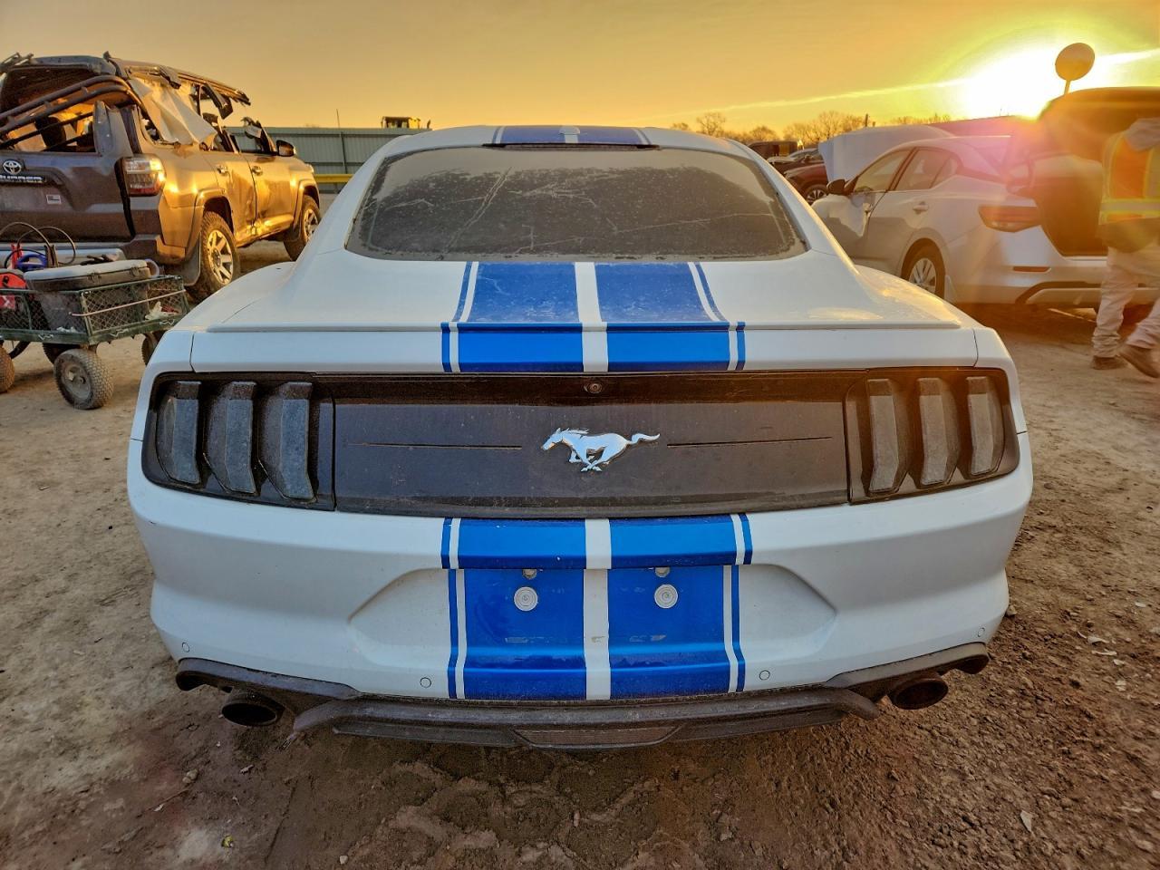 2019 Ford Mustang - Image 6