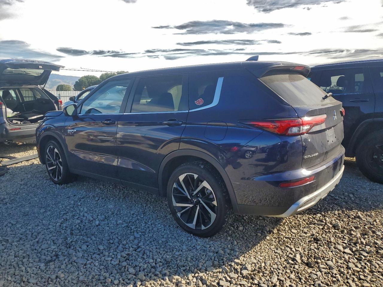 2023 Mitsubishi Outlander Se - Image 2