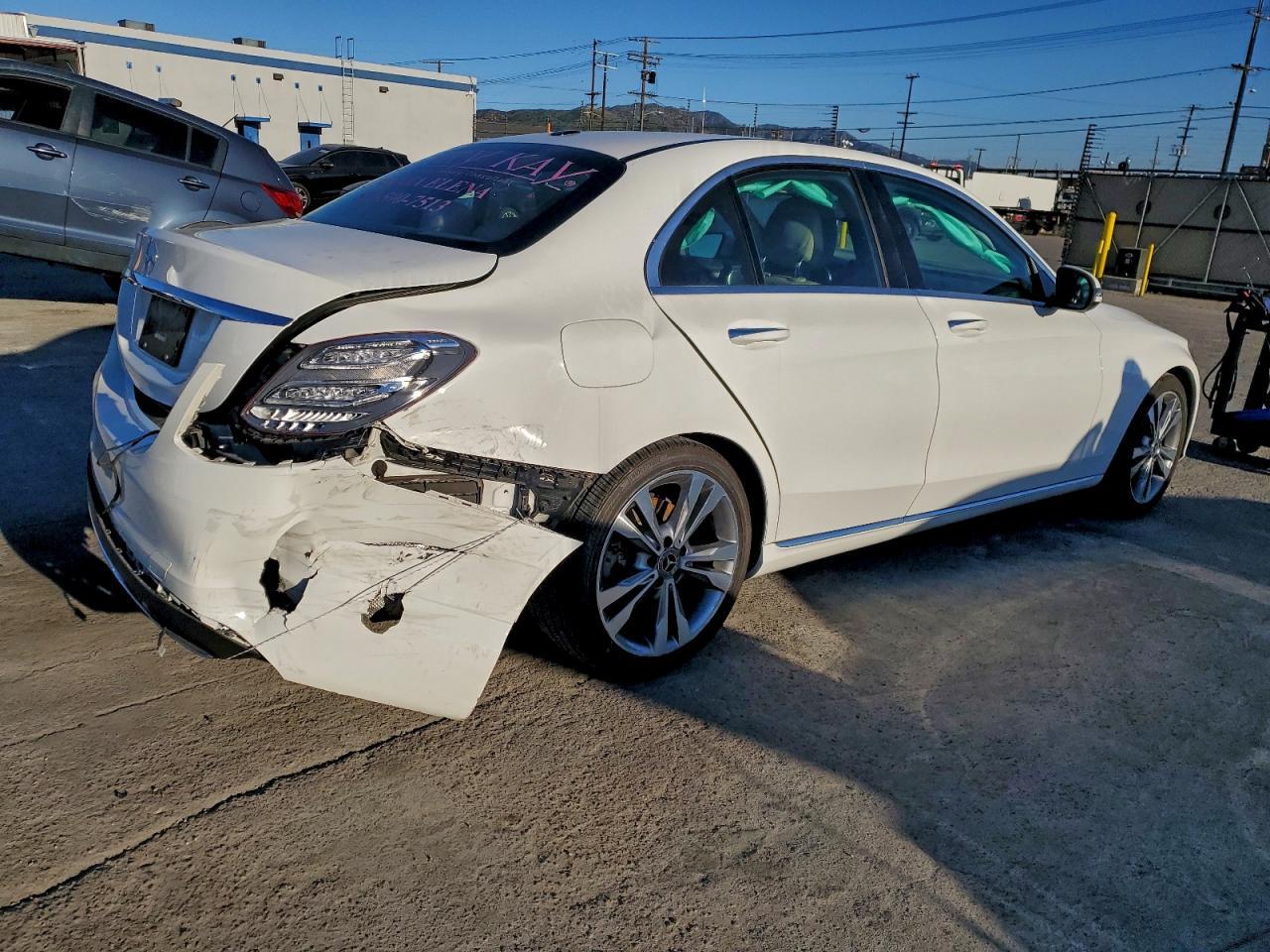 2018 Mercedes-Benz C 300 - Фото 3