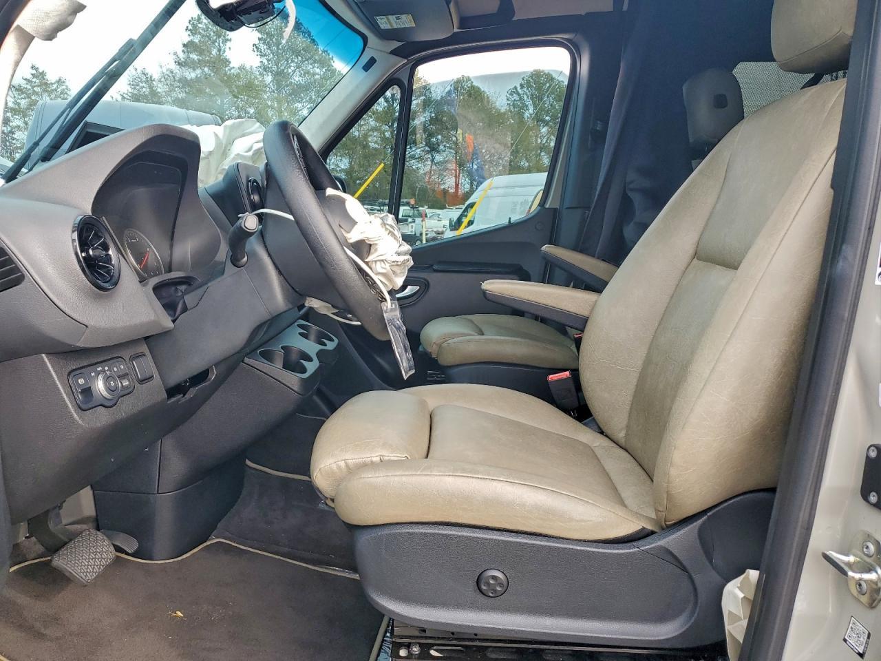 2022 Mercedes-Benz Sprinter 2500 - Фото 7