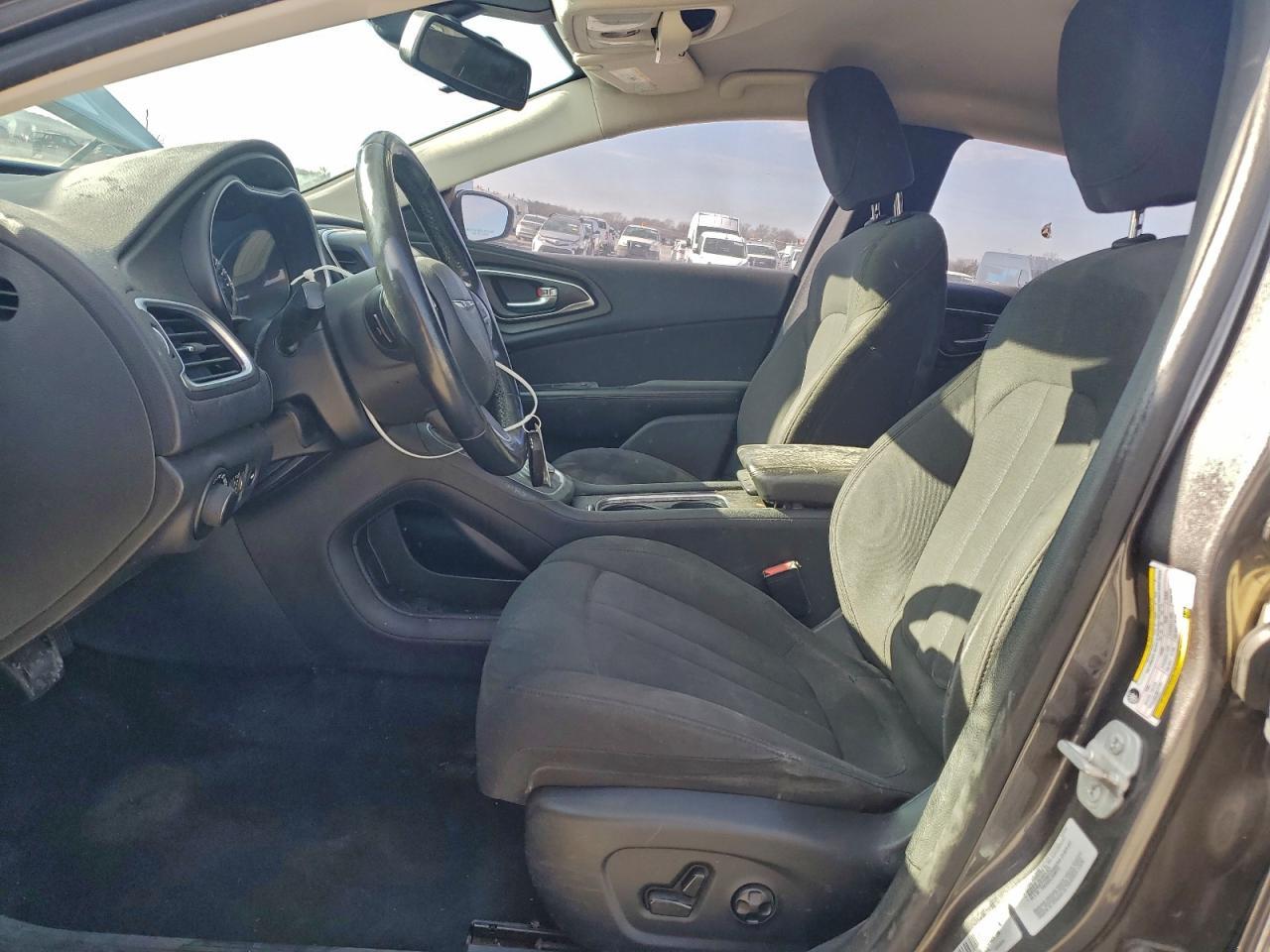 2015 Chrysler 200 Limited - Фото 7