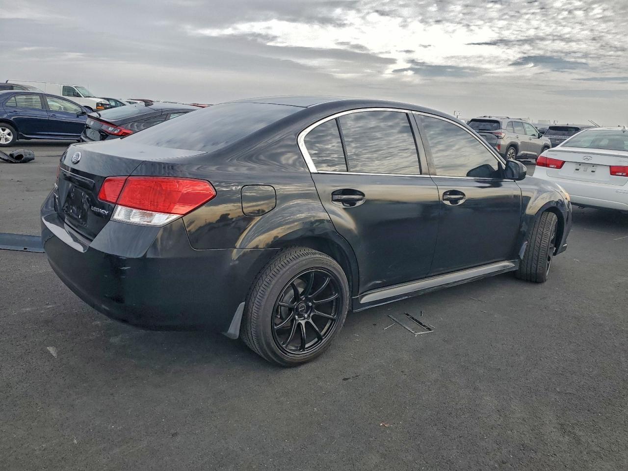 2010 Subaru Legacy 2.5I Limited - Фото 3