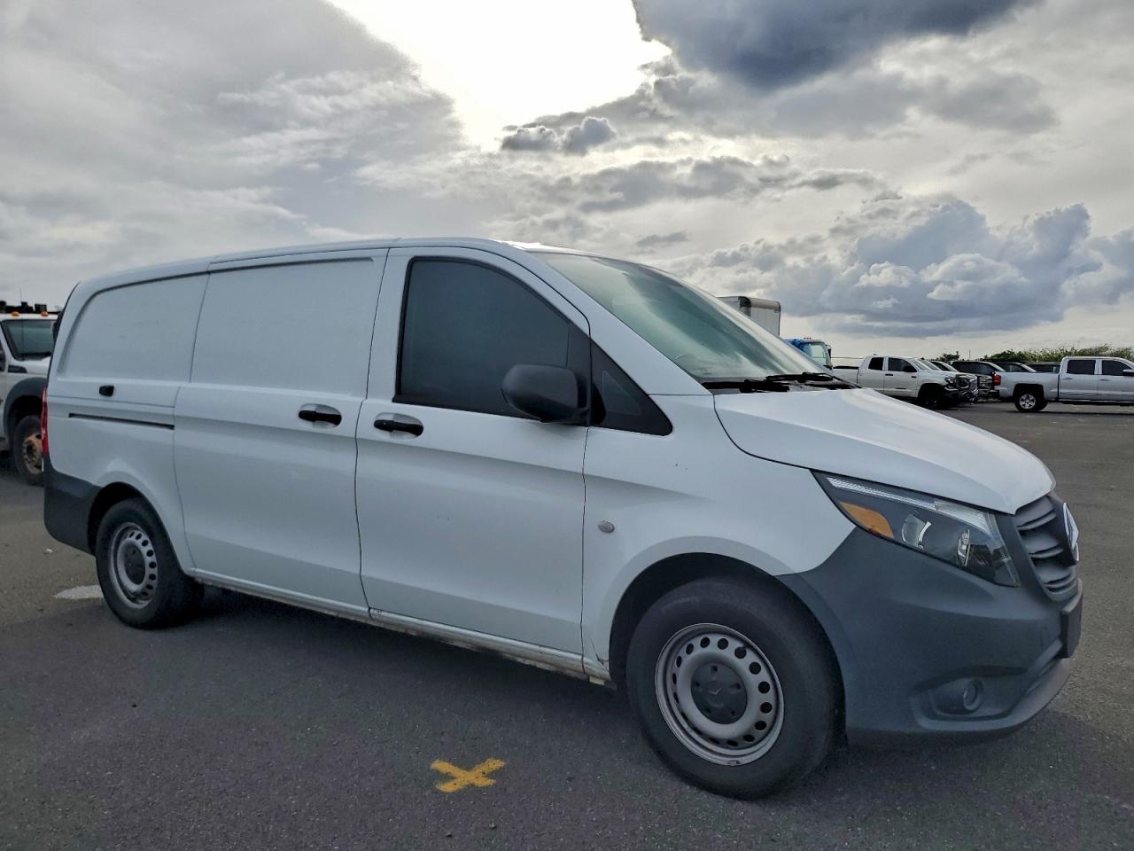 2023 Mercedes Benz Metris Utility / Service Van - Image 4