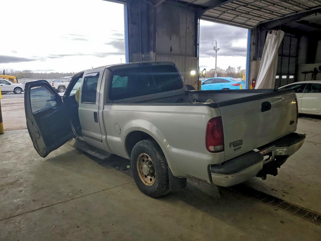 2000 Ford F250 Super Duty - Image 2