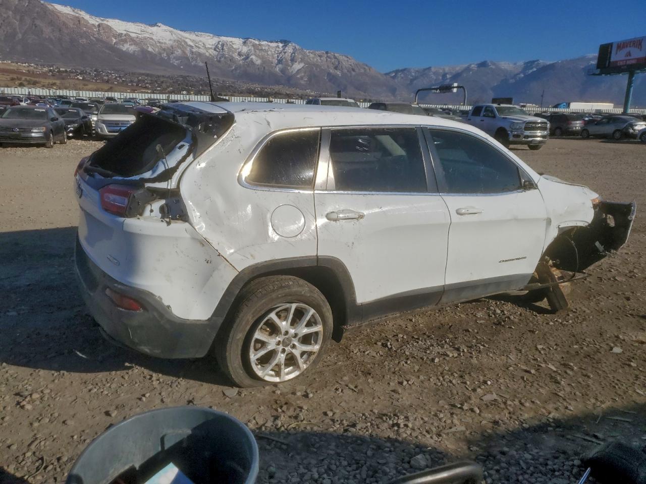 2018 Jeep Cherokee Latitude Plus - Image 3