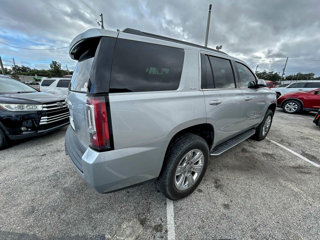 2017 GMC Yukon Sle - Image 4