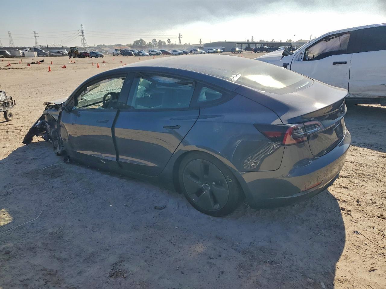 2023 Tesla Model 3 - Фото 2