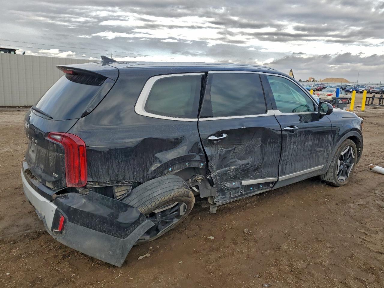 2023 Kia Telluride S - Image 3