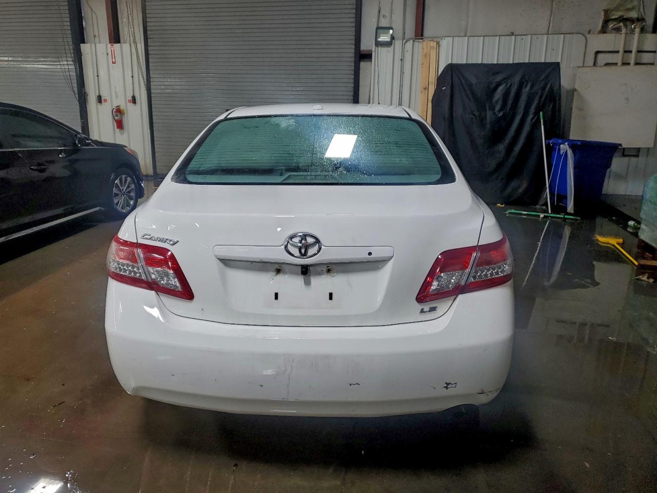 2010 Toyota Camry Le - Фото 6