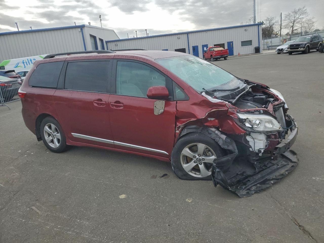 2020 Toyota Sienna Le - Фото 4