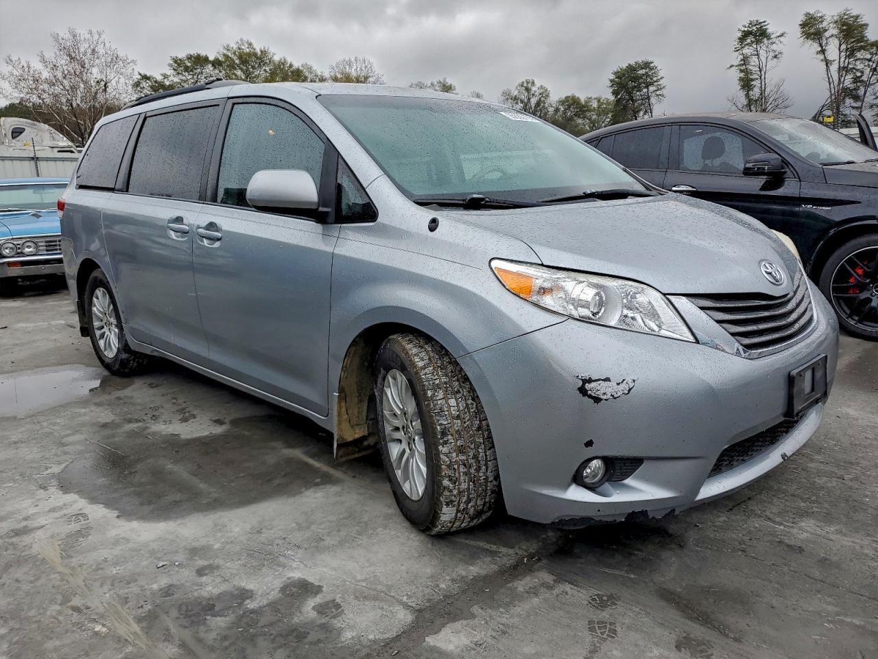 2011 Toyota Sienna Xle - Фото 4