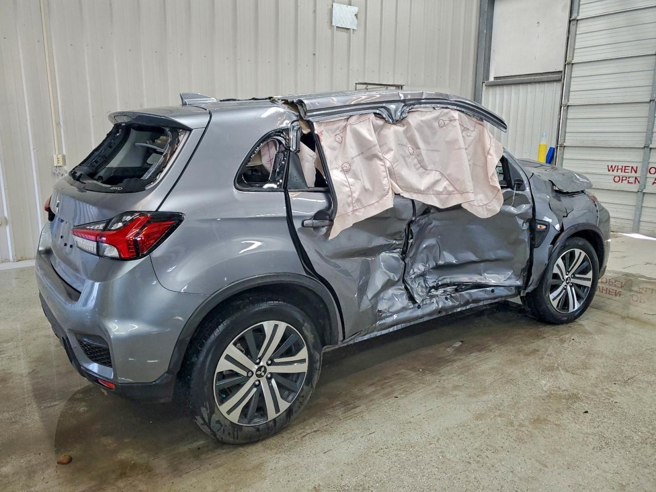 2024 Mitsubishi Outlander Sport S/Se - Фото 3