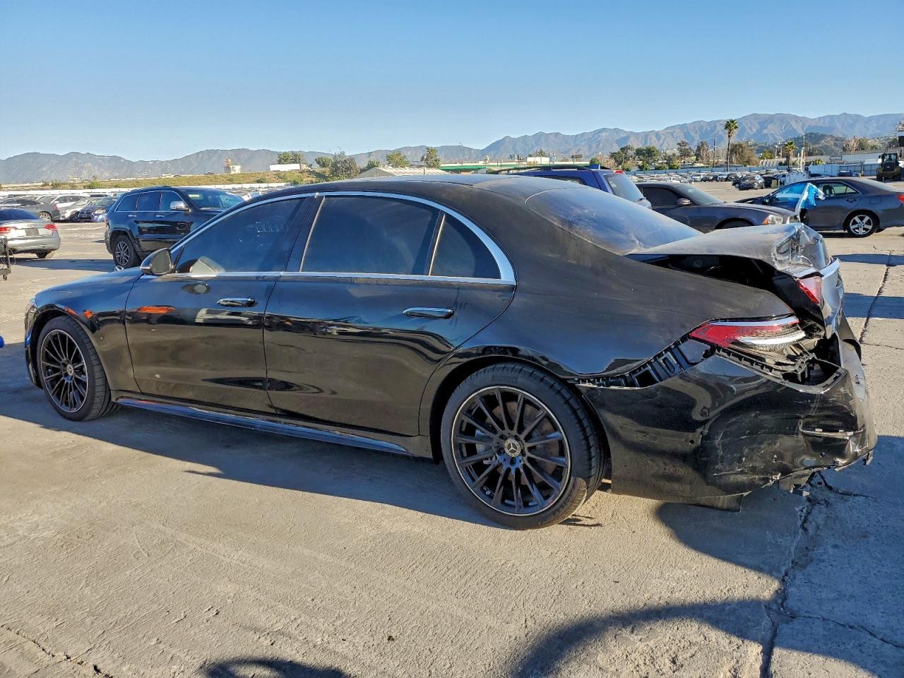 2022 Mercedes-Benz S 500 4Matic - Image 2