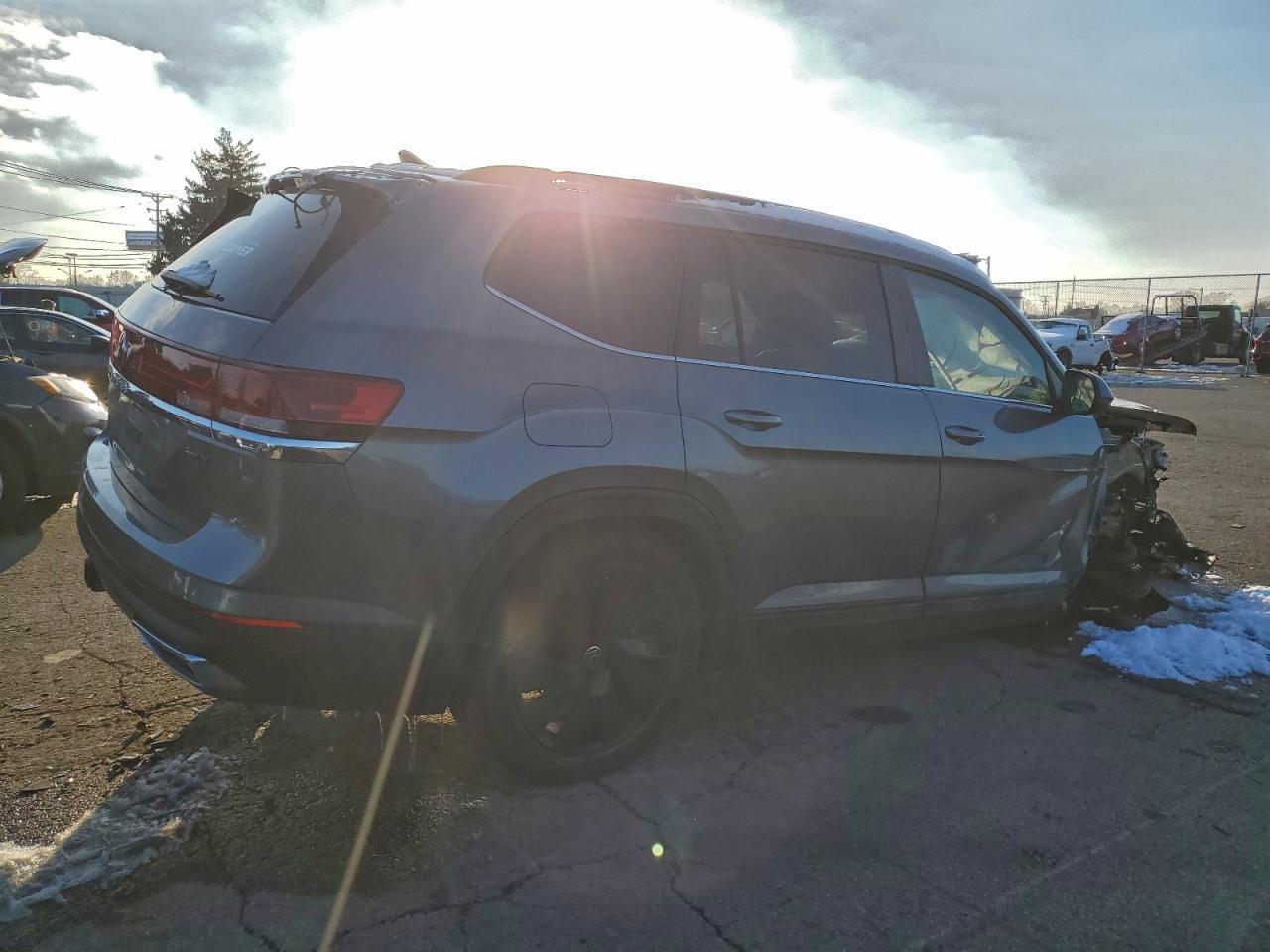 2025 Volkswagen Atlas Se - Фото 3