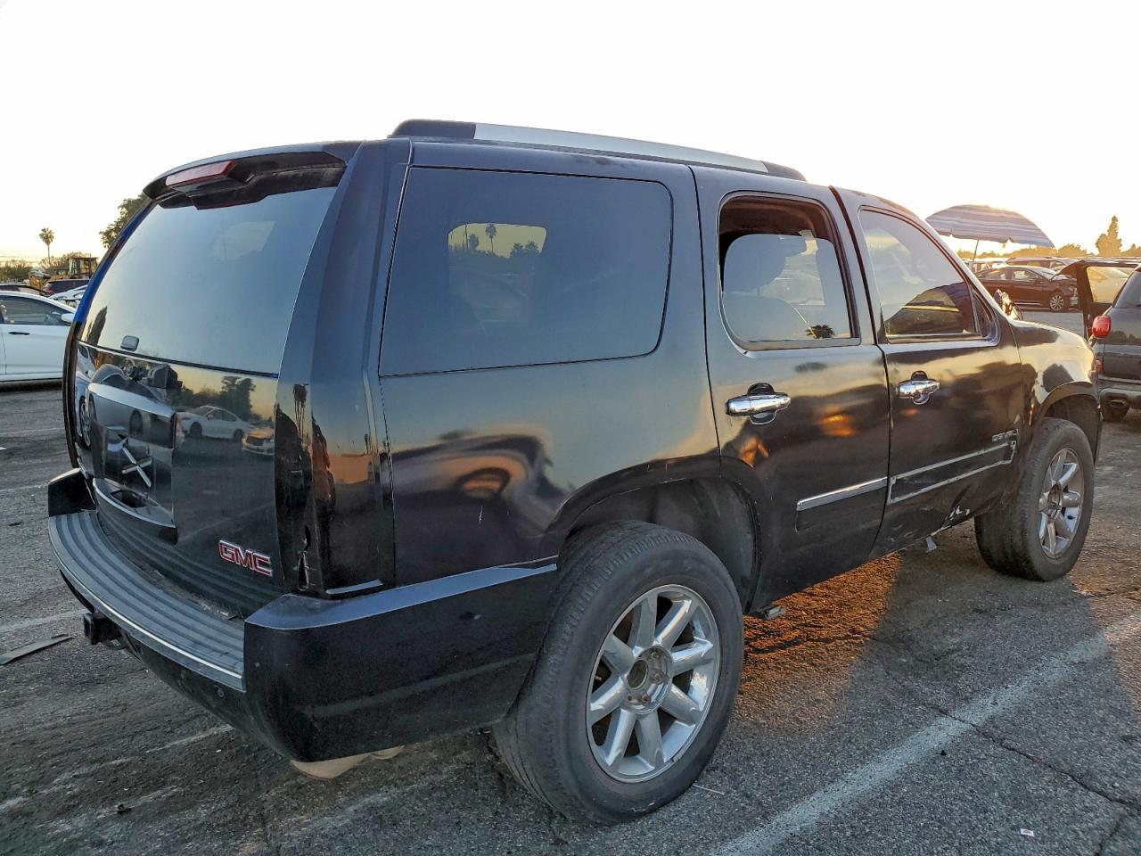 2012 GMC Yukon Denali - Image 3