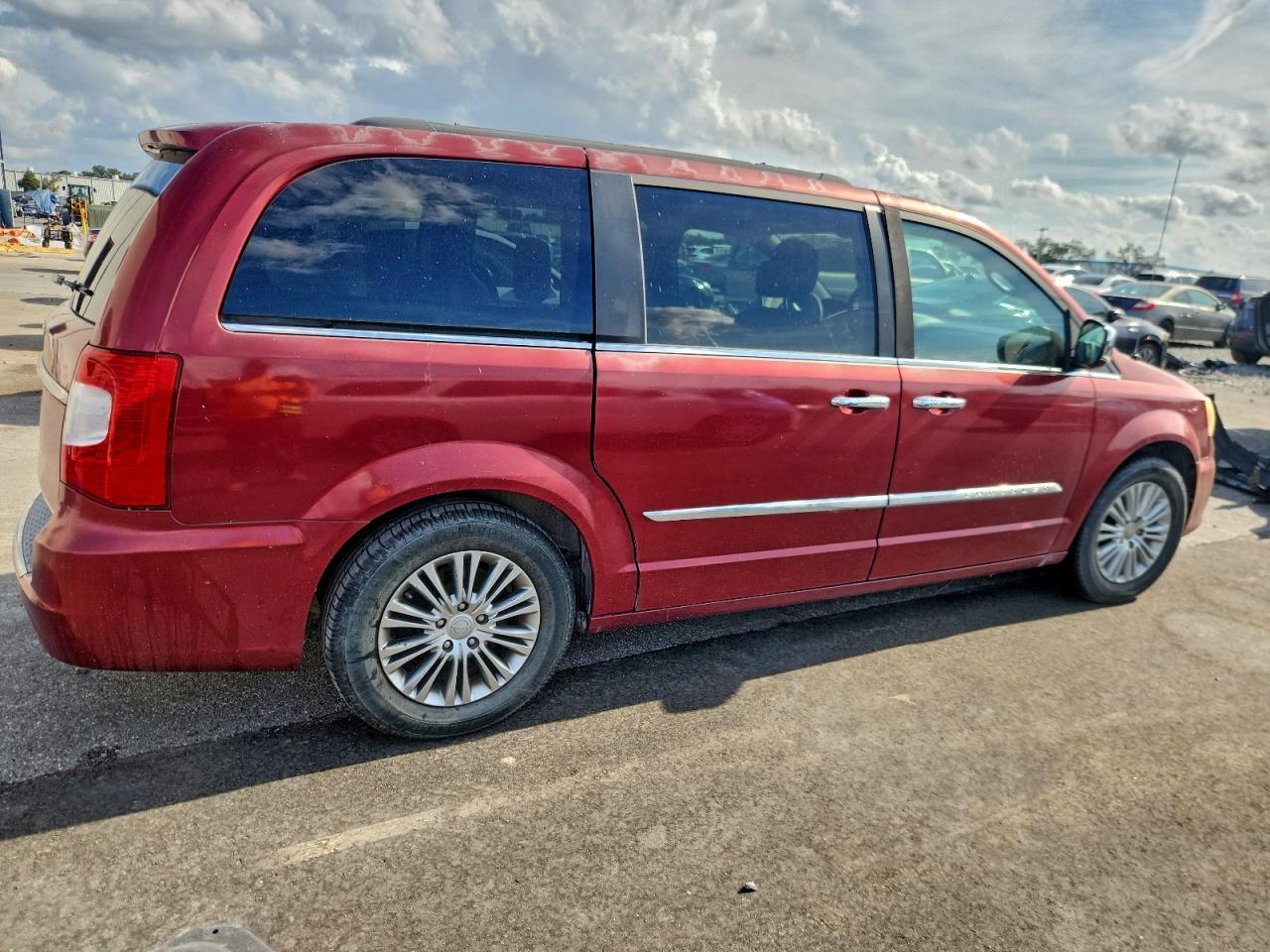 2013 Chrysler Town And C - Image 3