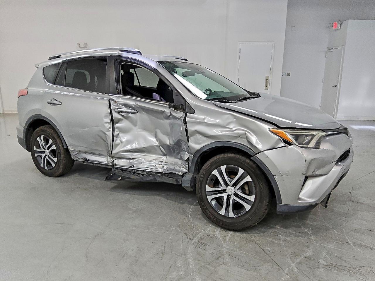 2017 Toyota Rav4 Le - Фото 4