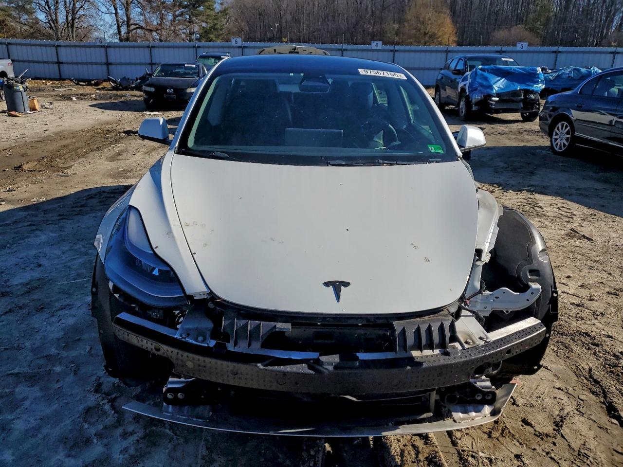 2023 Tesla Model 3 - Фото 5