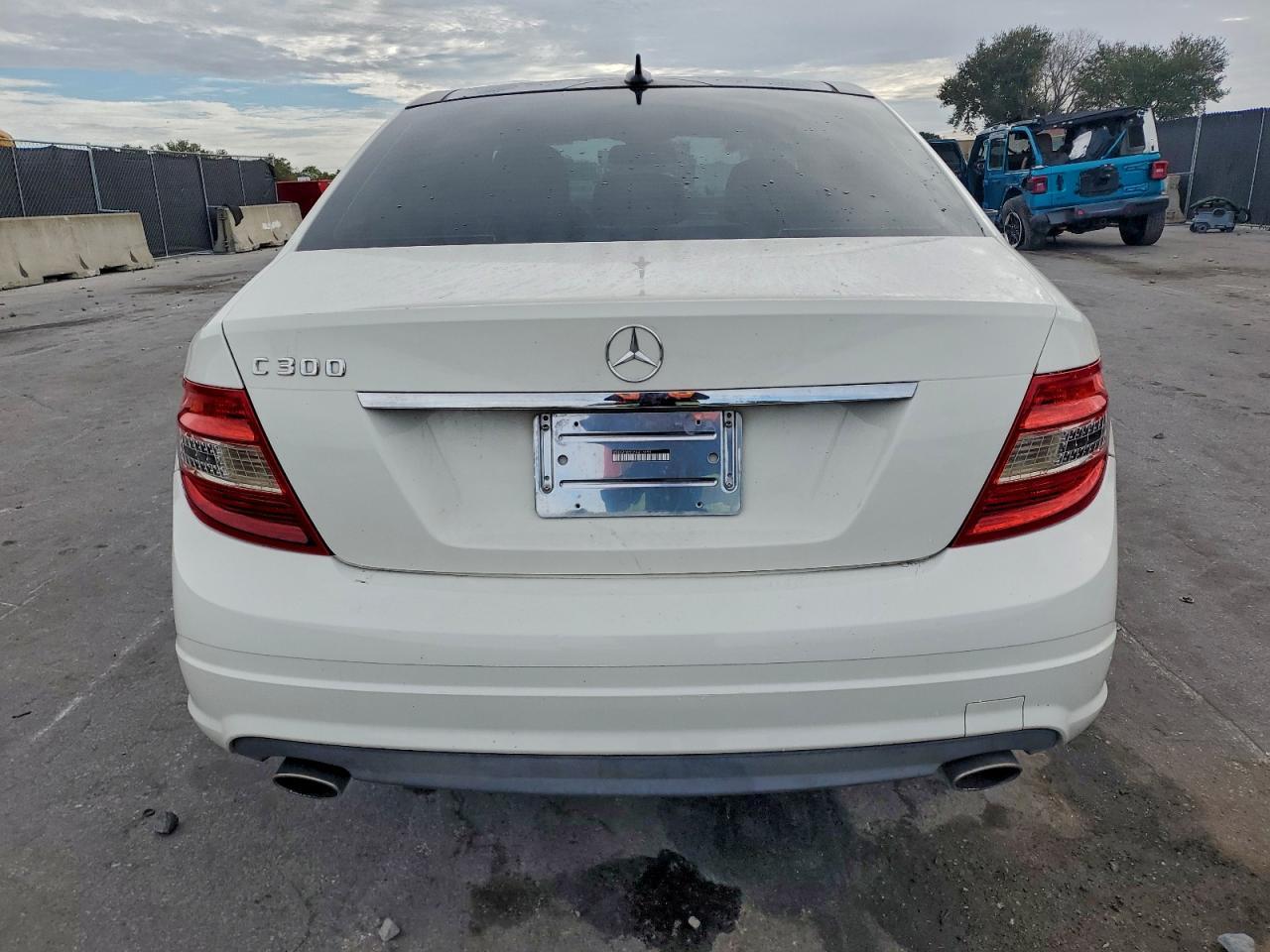 2011 Mercedes-Benz C 300 - Image 6