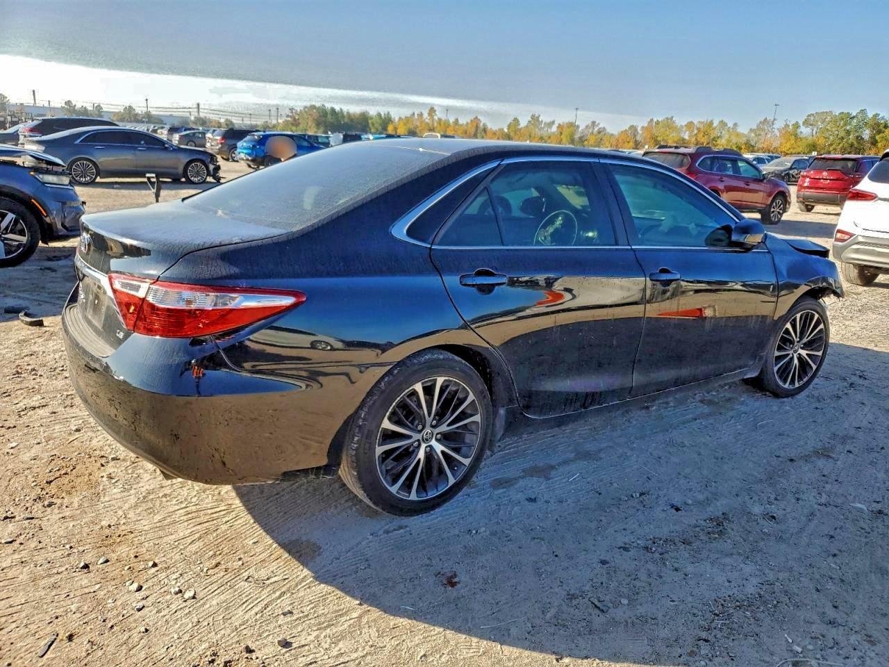 2015 Toyota Camry Le - Фото 3