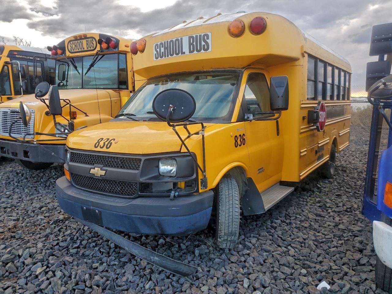 2011 Cprd Express G4500 - School Bus - Фото 2