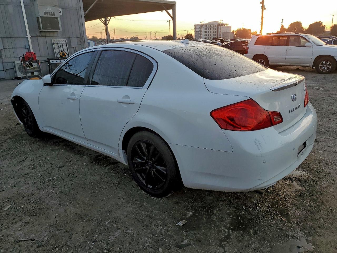 2012 Infiniti G37 Base - Фото 2
