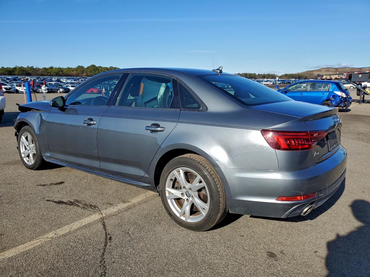 2018 Audi A4 Premium - Фото 2