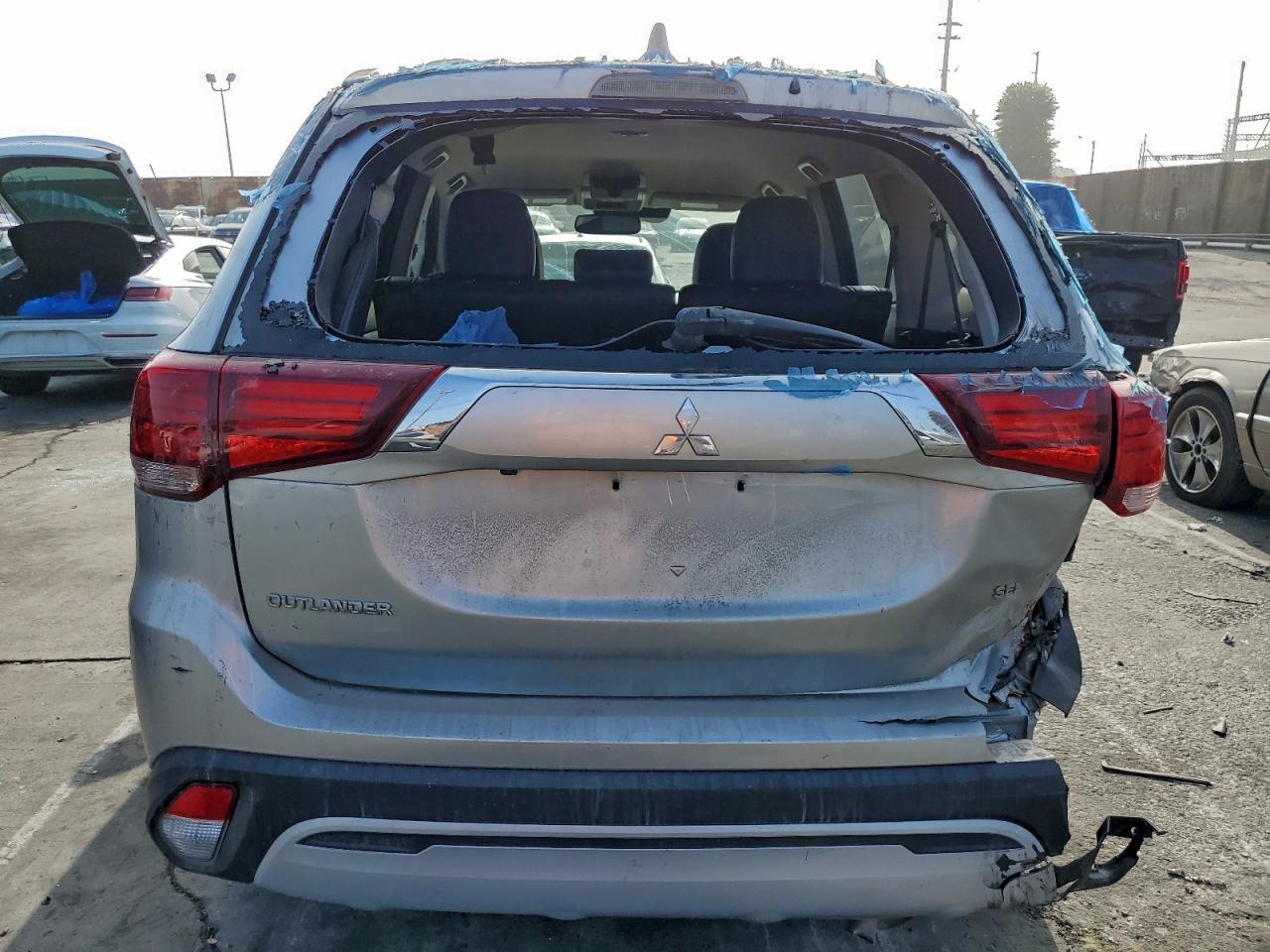 2020 Mitsubishi Outlander Se - Фото 6