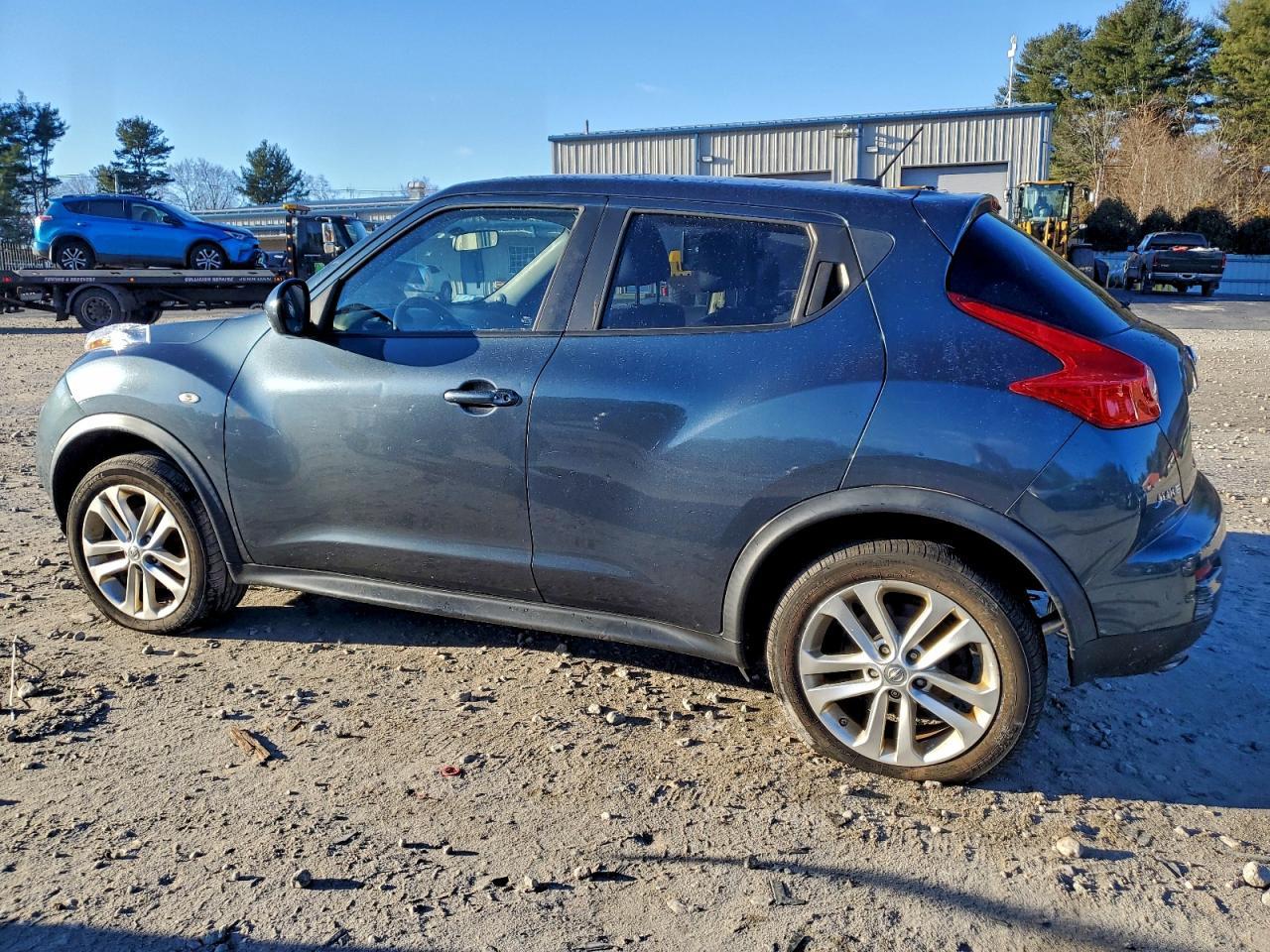 2013 Nissan Juke S - Image 2