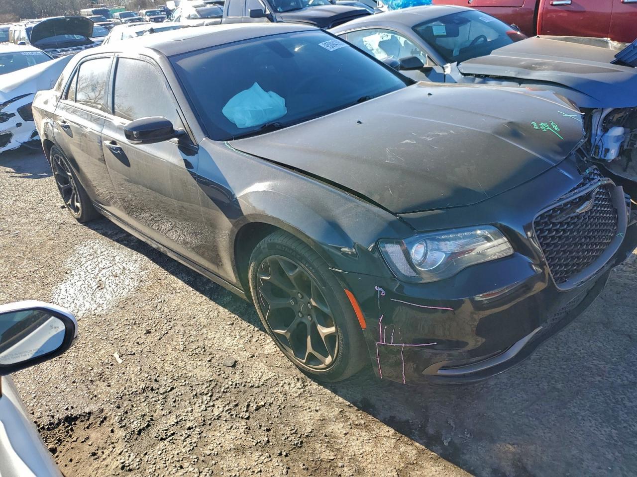2016 Chrysler 300 S - Image 4